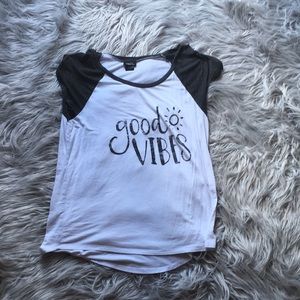 GOOD VIBES top